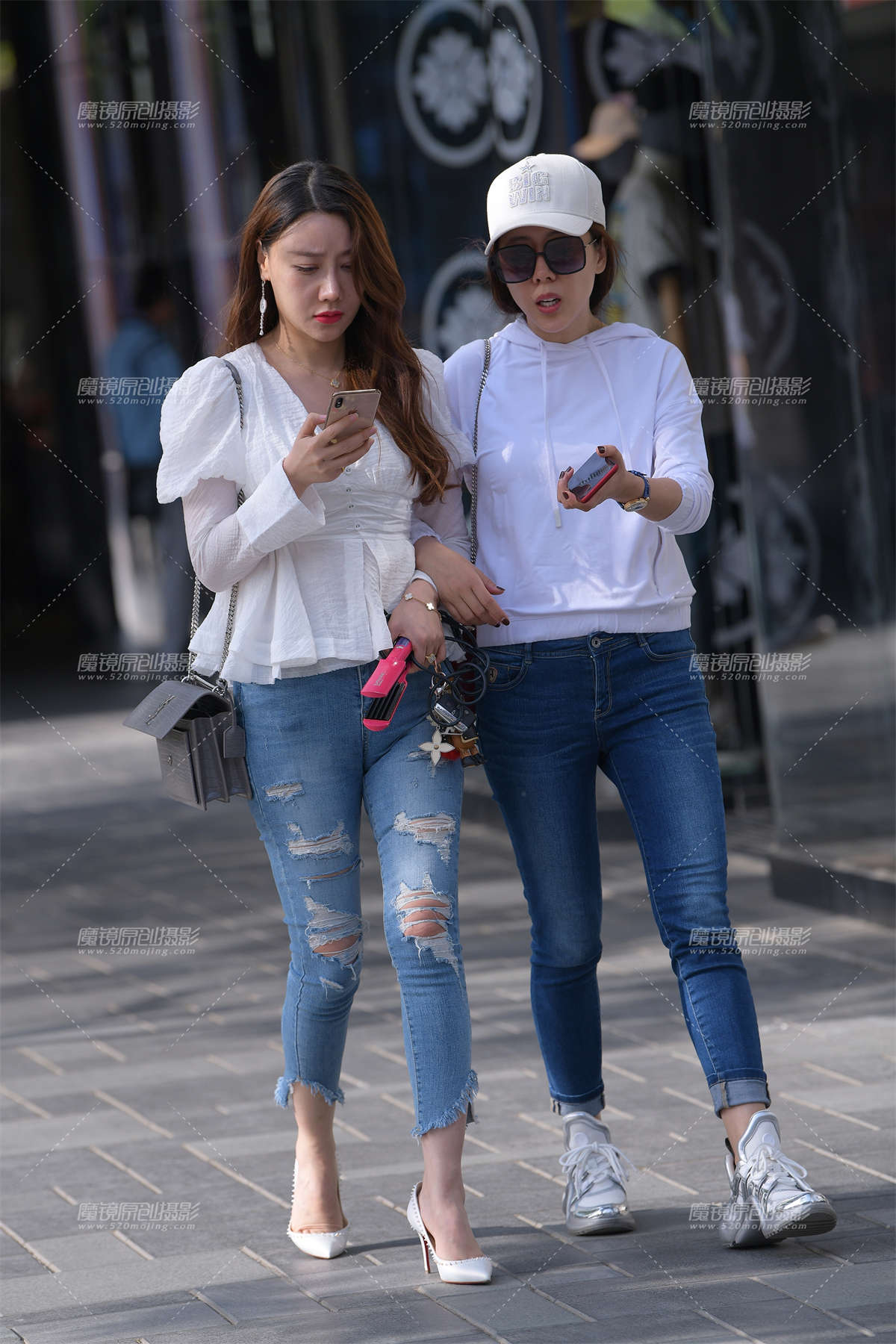 【街拍之魂赛帖】拿卷发棒的紧牛__-日更街拍