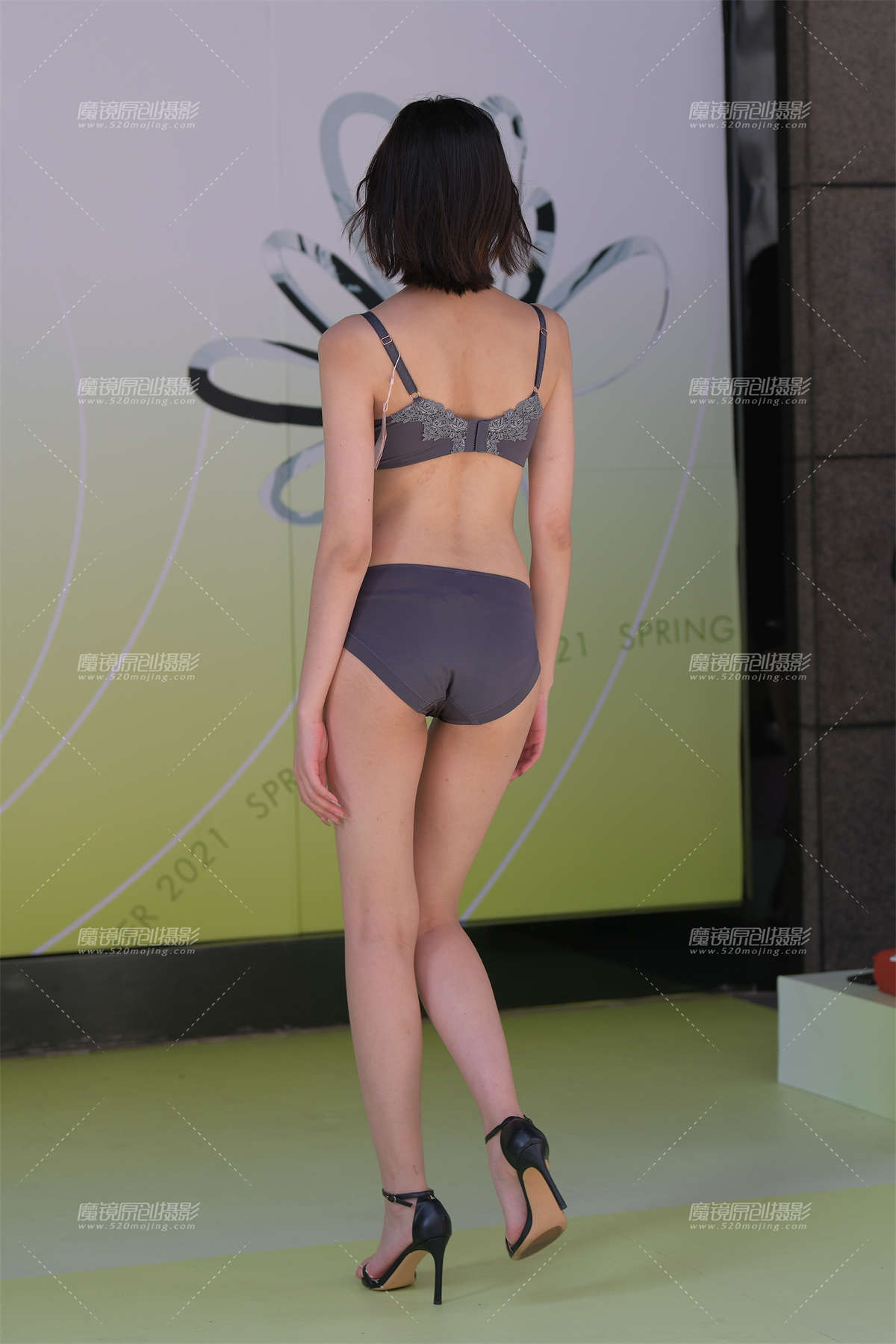 图片[2]-一模两套，美腿内衣模特~-日更街拍