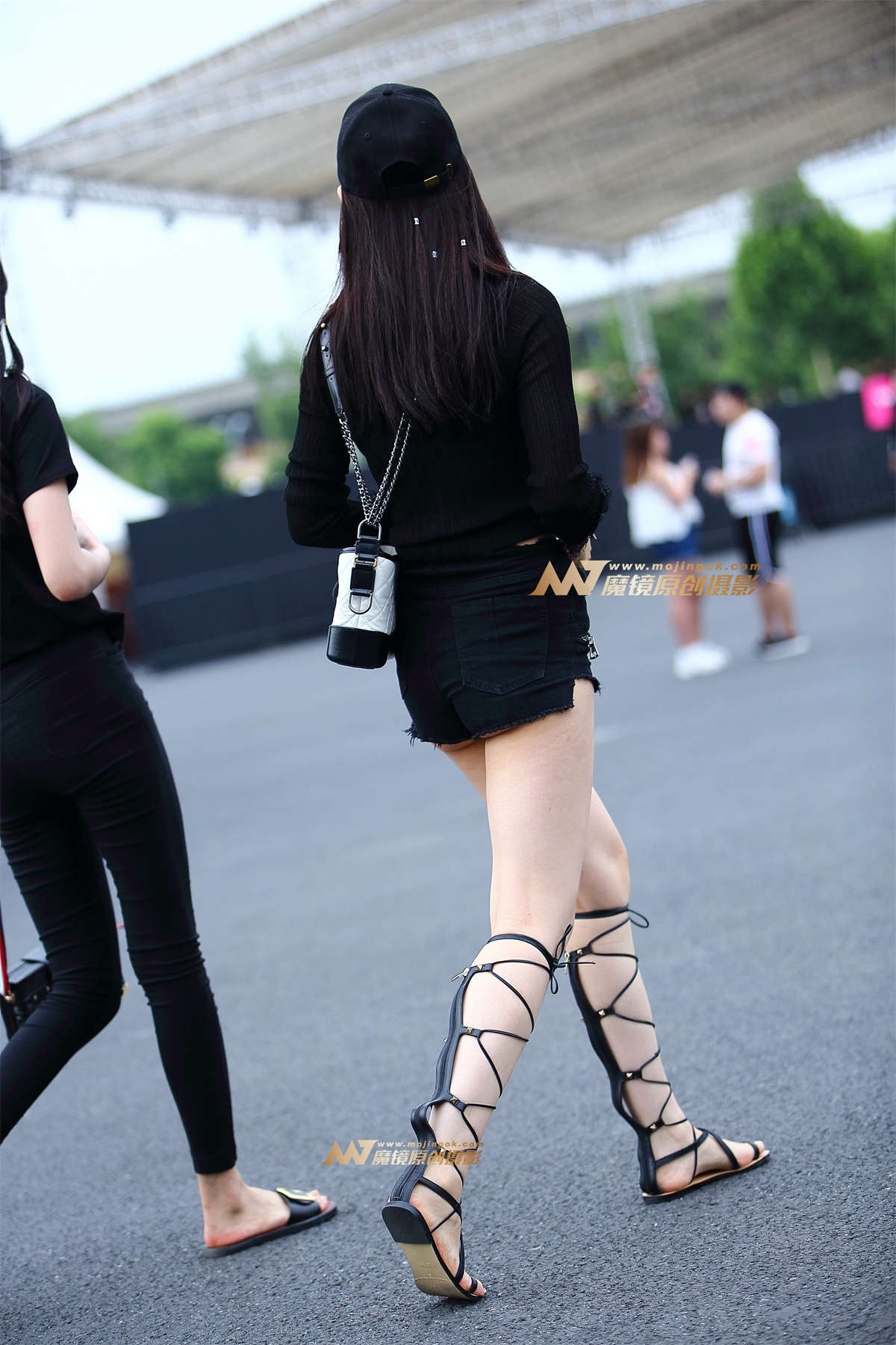 【Mark赛帖】黑色热裤美女插图1