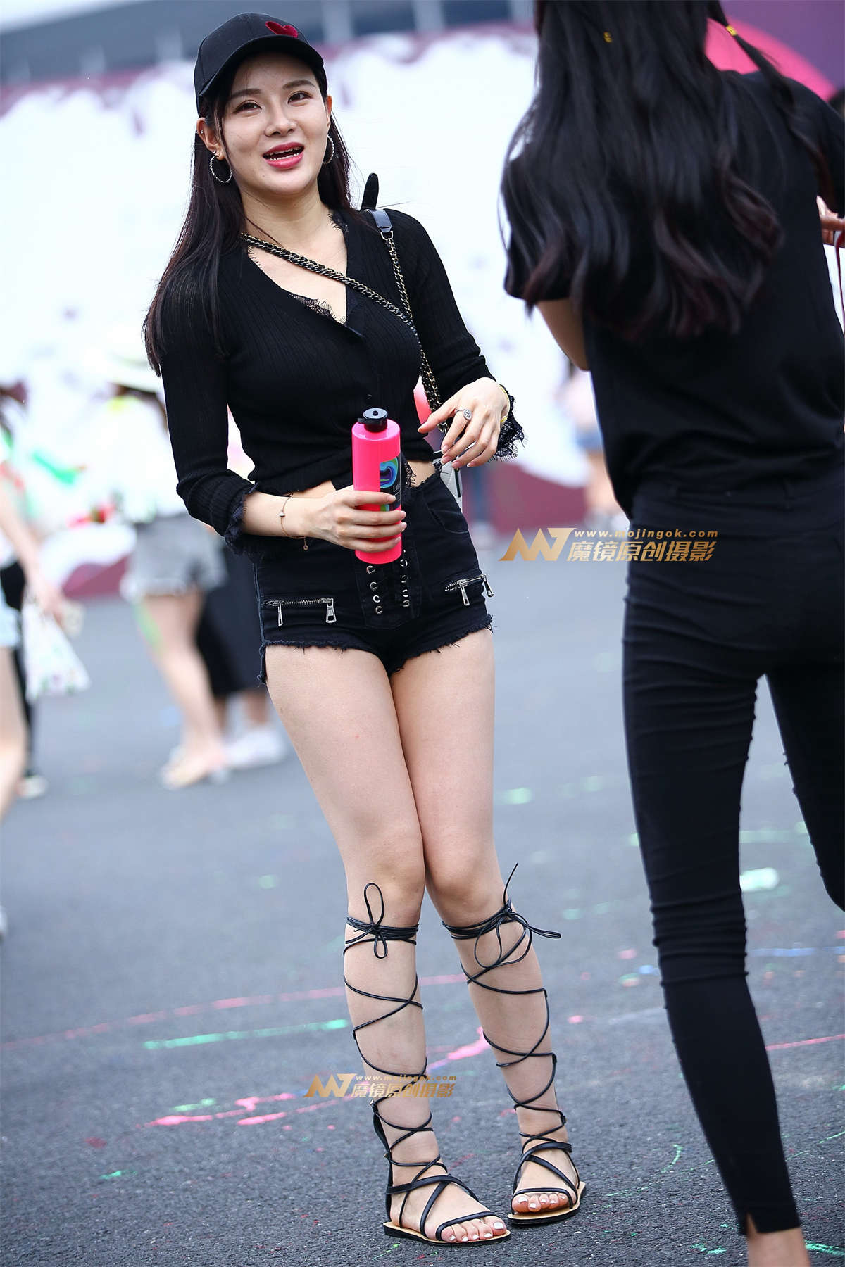 【Mark赛帖】黑色热裤美女-日更街拍