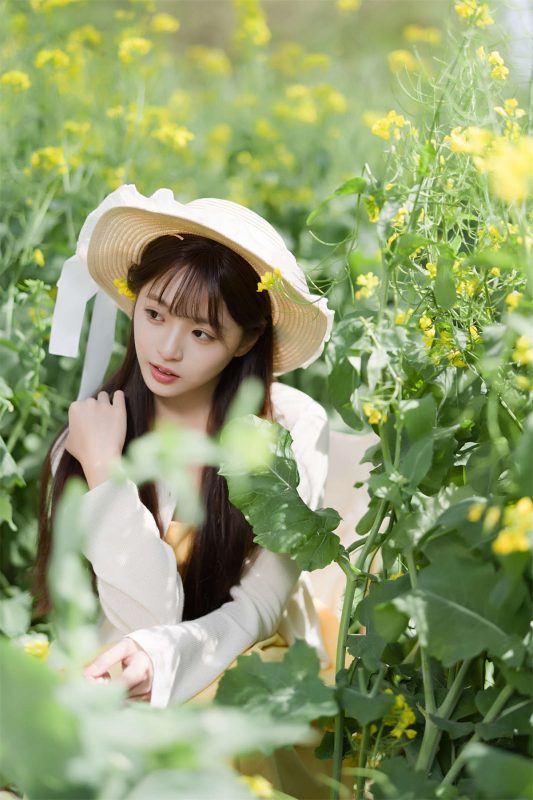 YITUYU艺图语 2025.05.18 金色梦境 小亿-日更街拍