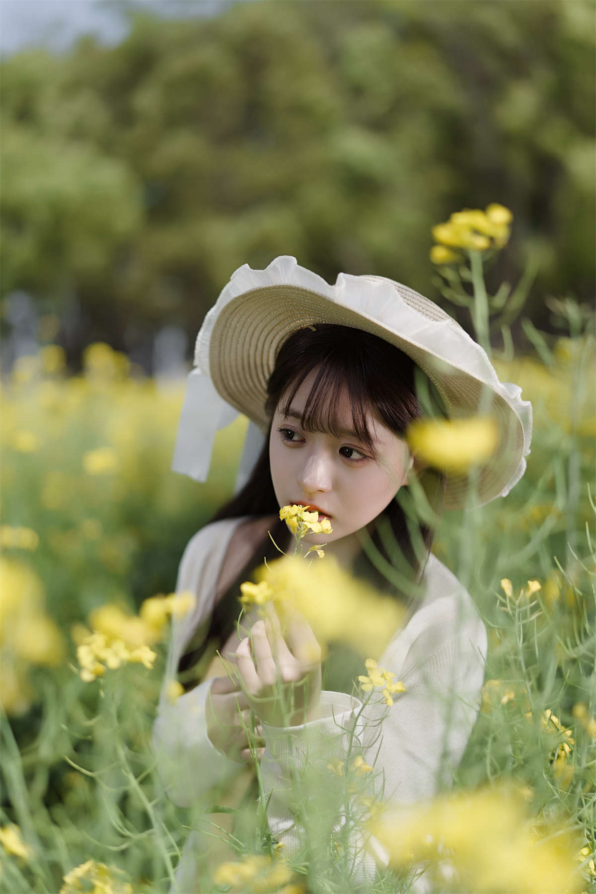 图片[2]-YITUYU艺图语 2025.05.18 金色梦境 小亿-日更街拍